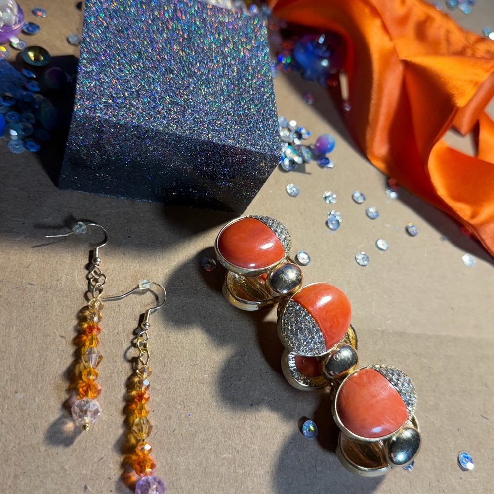 Vintage Orange cabochon stretch bracelet - and bonus dangle drop earrings-new